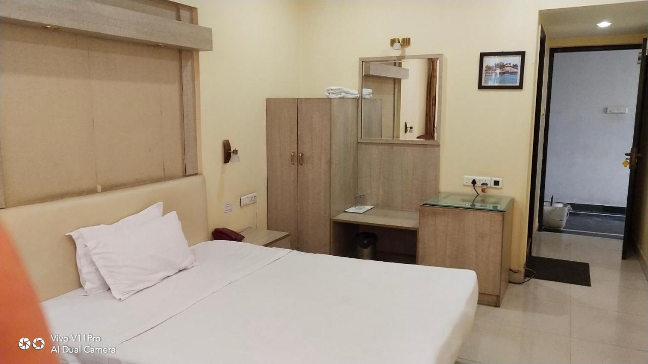 Rass Hotel Kānpur Exterior foto