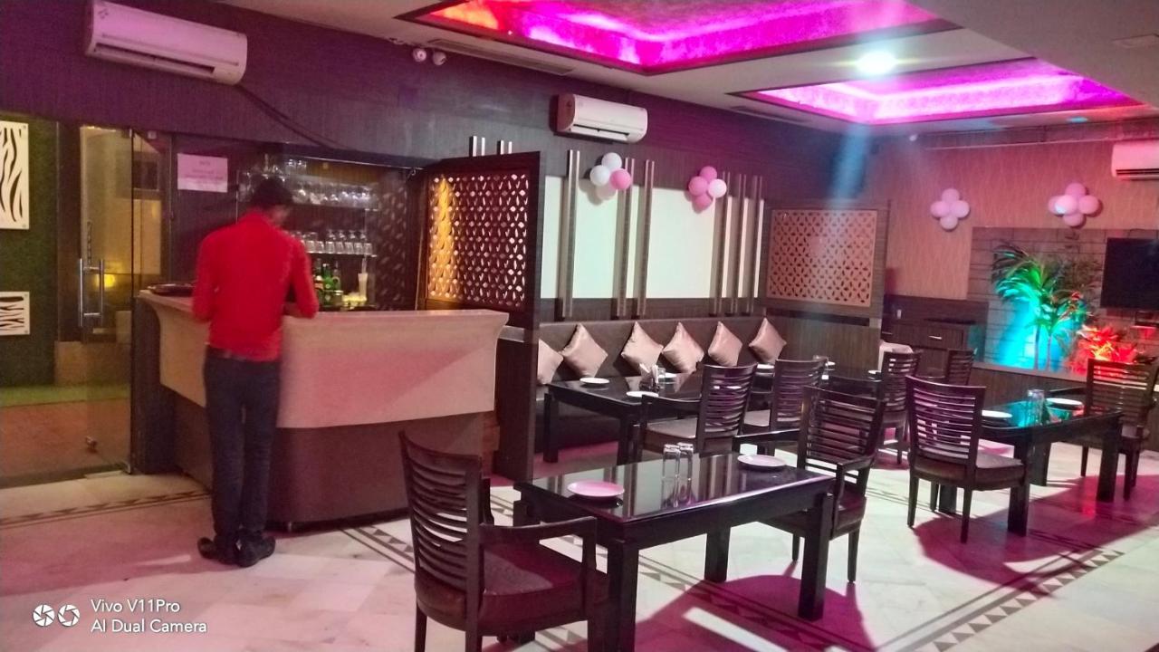 Rass Hotel Kānpur Exterior foto